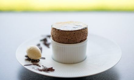 Le Soufflé au chocolat de l’Hôtel Casadelmar par le chef pâtissier Claudio Pezzeti