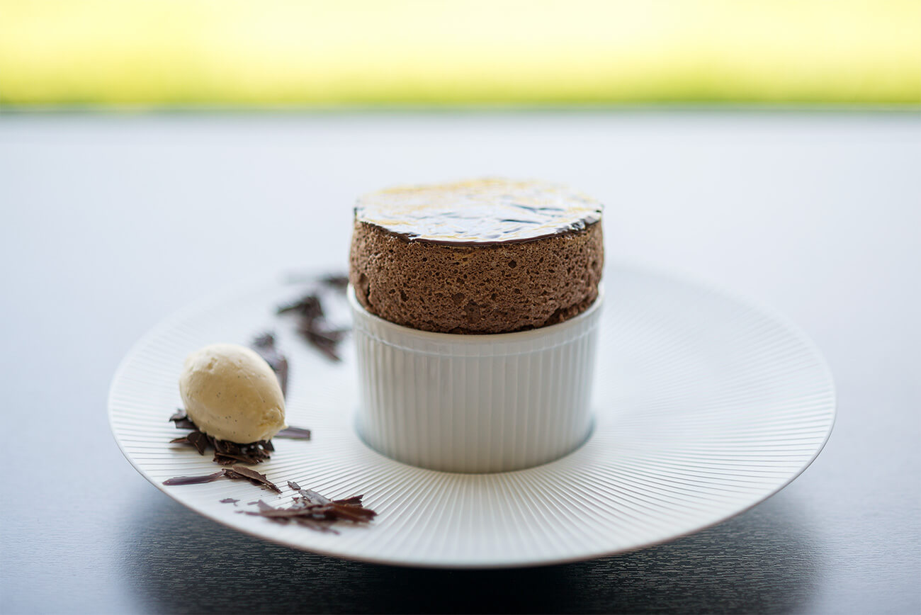 Le soufflé au chocolat de l'hôtel Casadelmar par le Chef Claudio Pezzeti